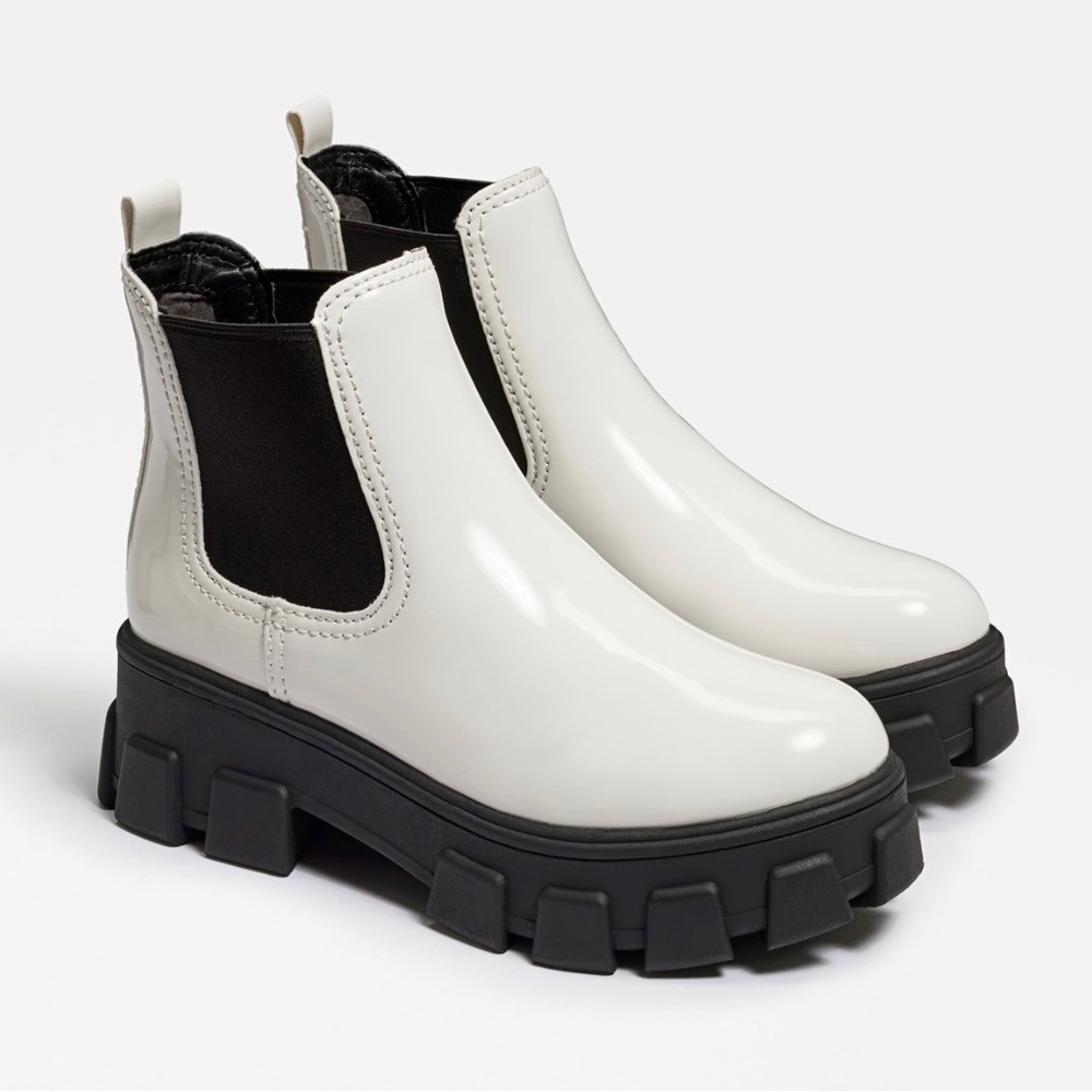 Circus by Sam Edelman Women's Darielle Lug Sole Chelsea Boots